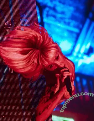 Halsey / iamhalsey nude photo #1405