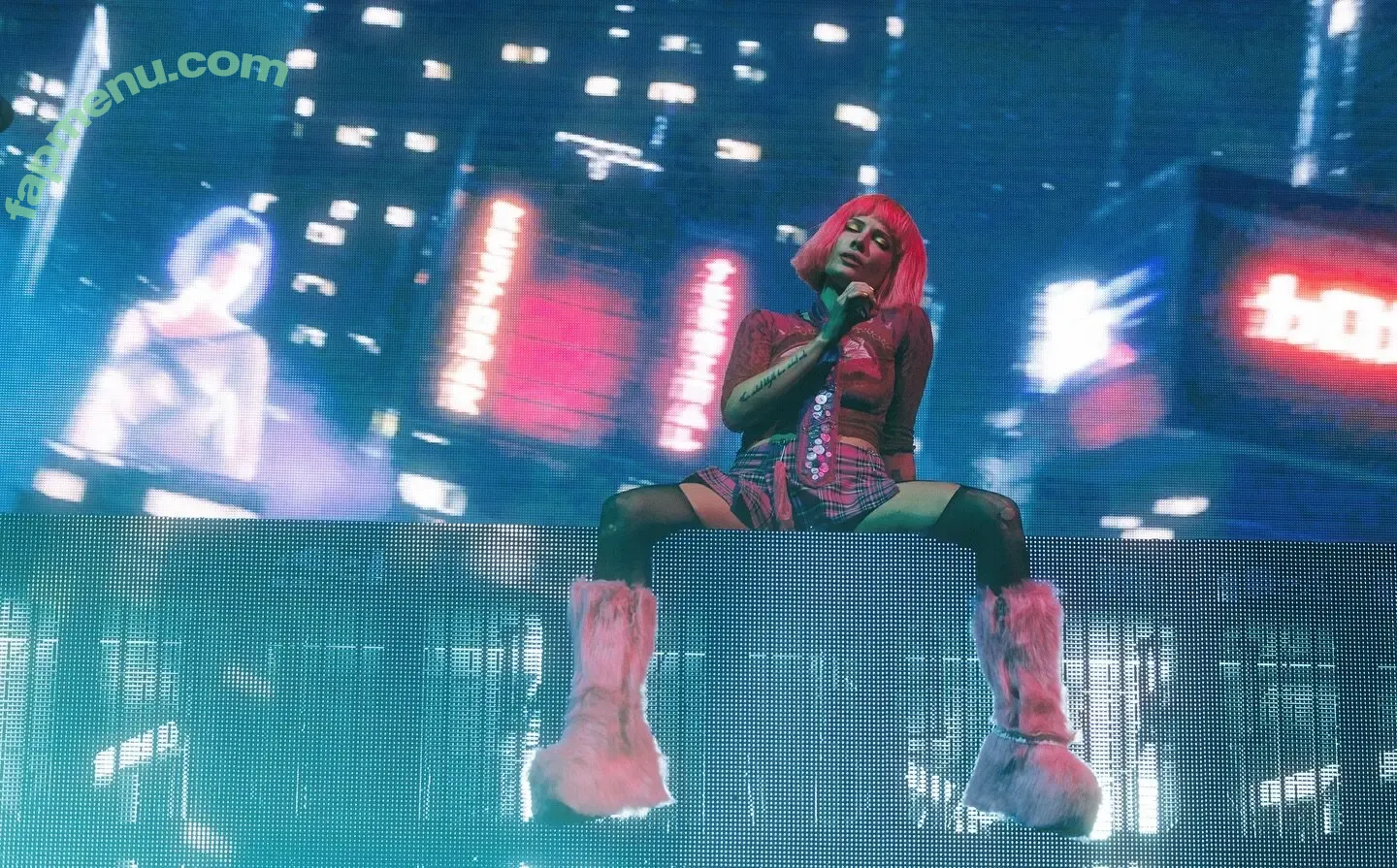 Halsey nude photo #1272 (iamhalsey)