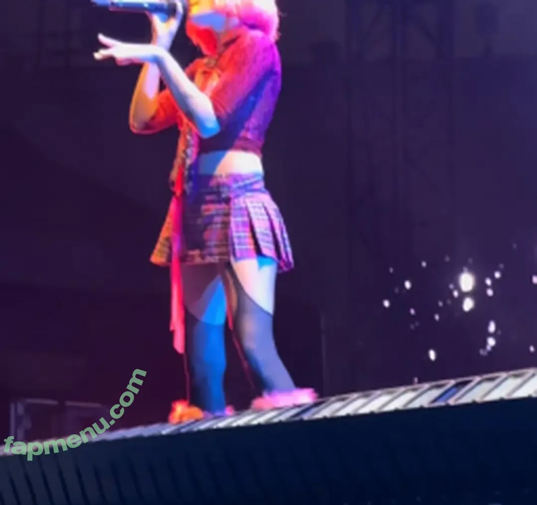 Halsey nude photo #1299 (iamhalsey)