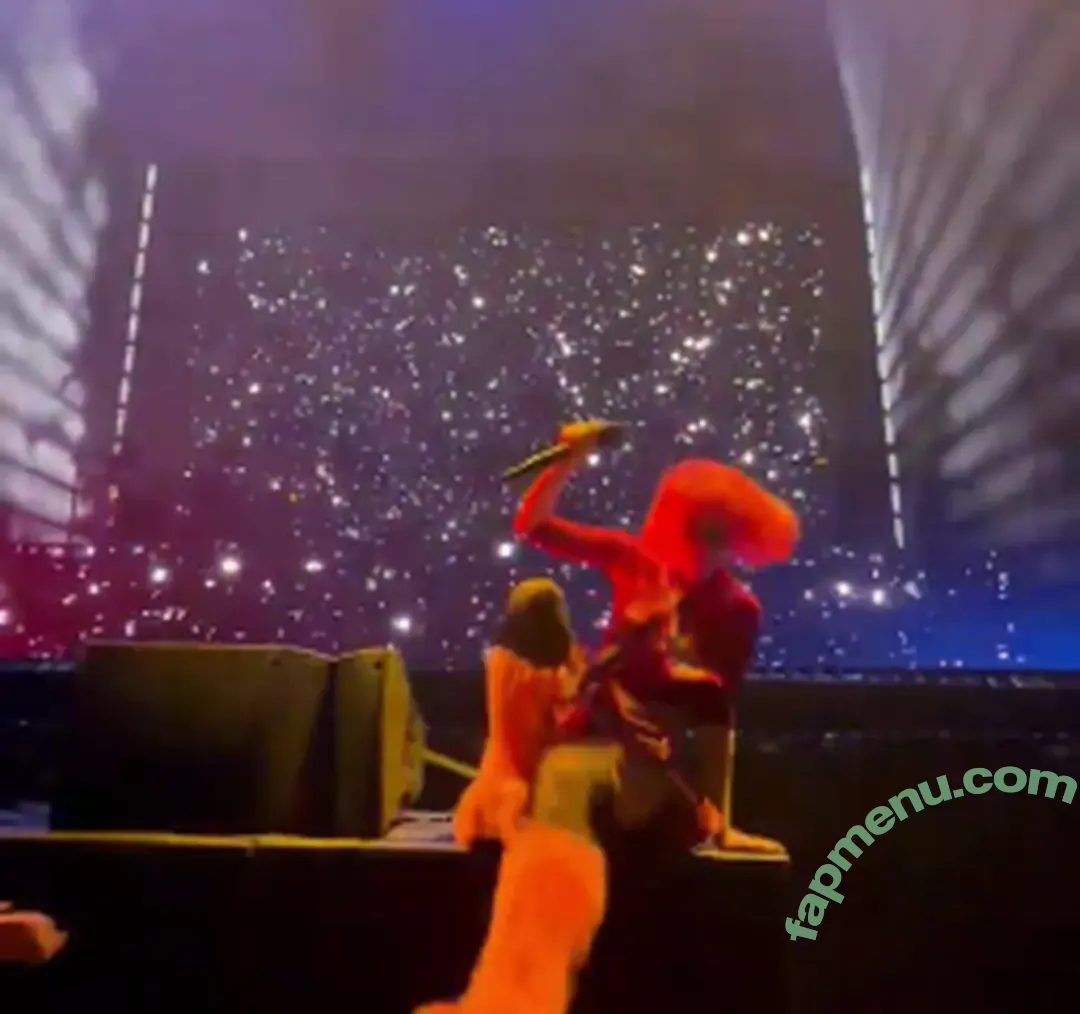 Halsey nude photo #1328 (iamhalsey)