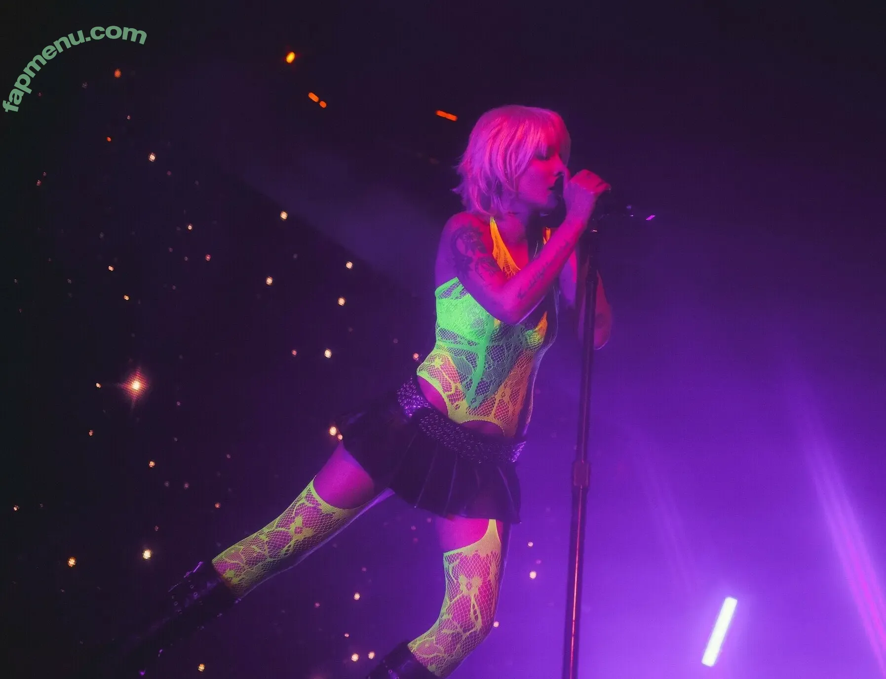 Halsey nude photo #1361 (iamhalsey)