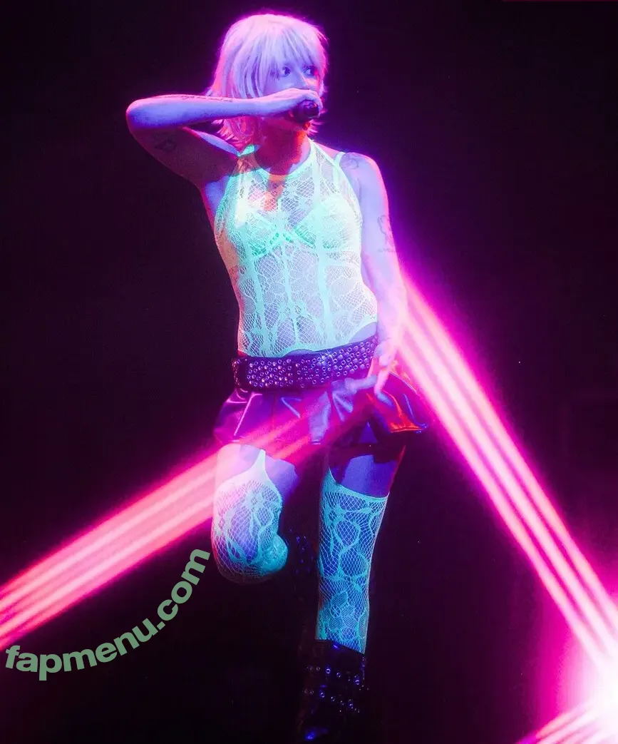 Halsey nude photo #1362 (iamhalsey)