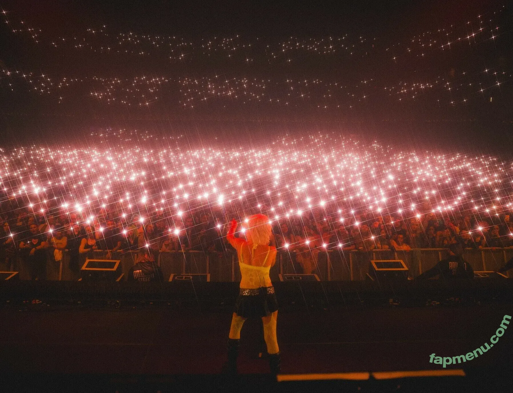 Halsey nude photo #1366 (iamhalsey)