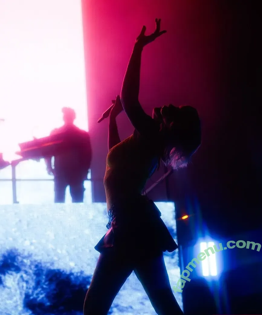 Halsey nude photo #1367 (iamhalsey)