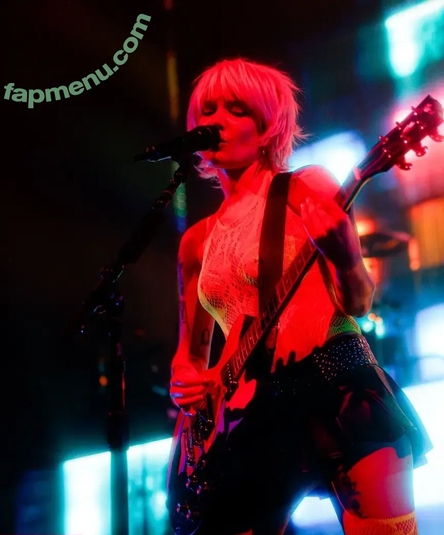 Halsey nude photo #1369 (iamhalsey)