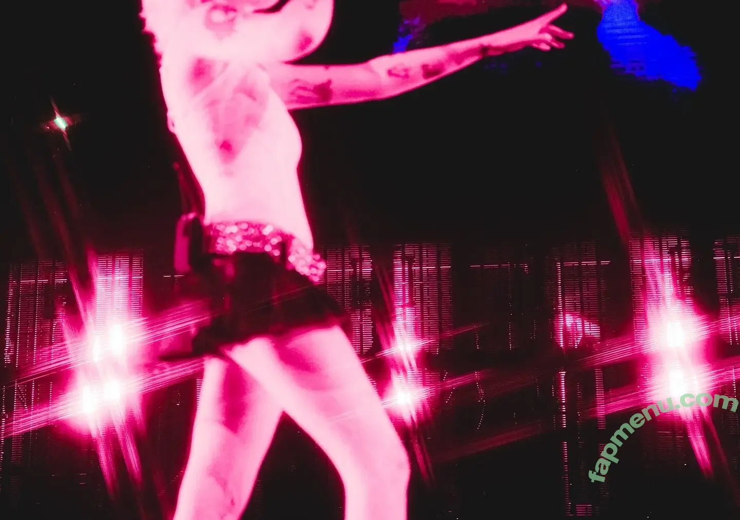 Halsey nude photo #1372 (iamhalsey)