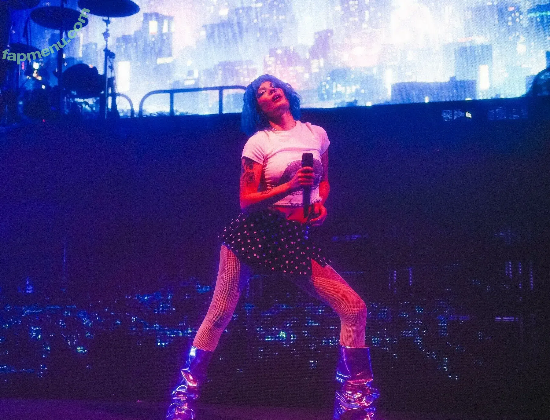 Halsey nude photo #1385 (iamhalsey)