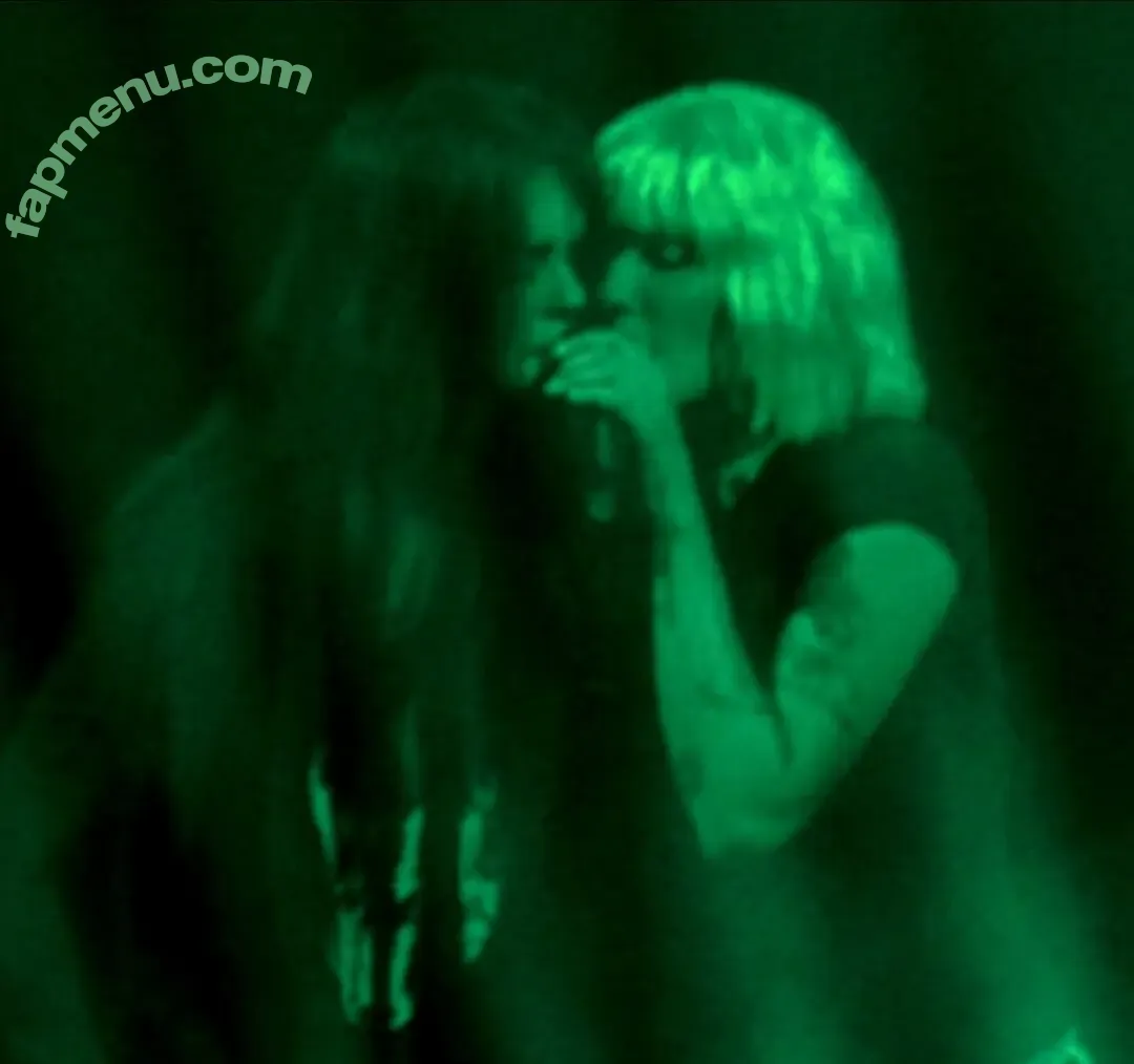 Halsey nude photo #1390 (iamhalsey)