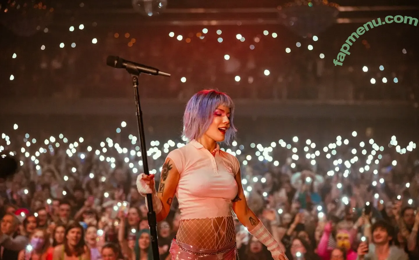Halsey nude photo #1396 (iamhalsey)