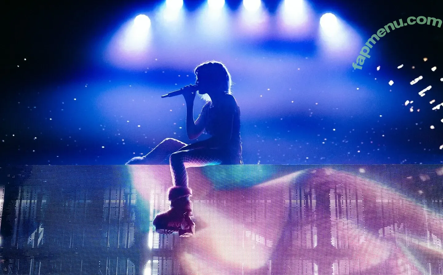 Halsey nude photo #1397 (iamhalsey)