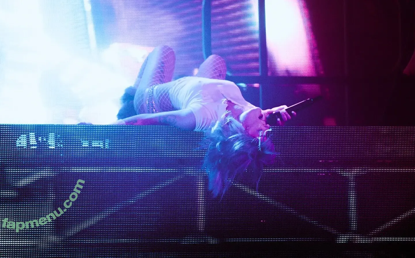 Halsey nude photo #1401 (iamhalsey)