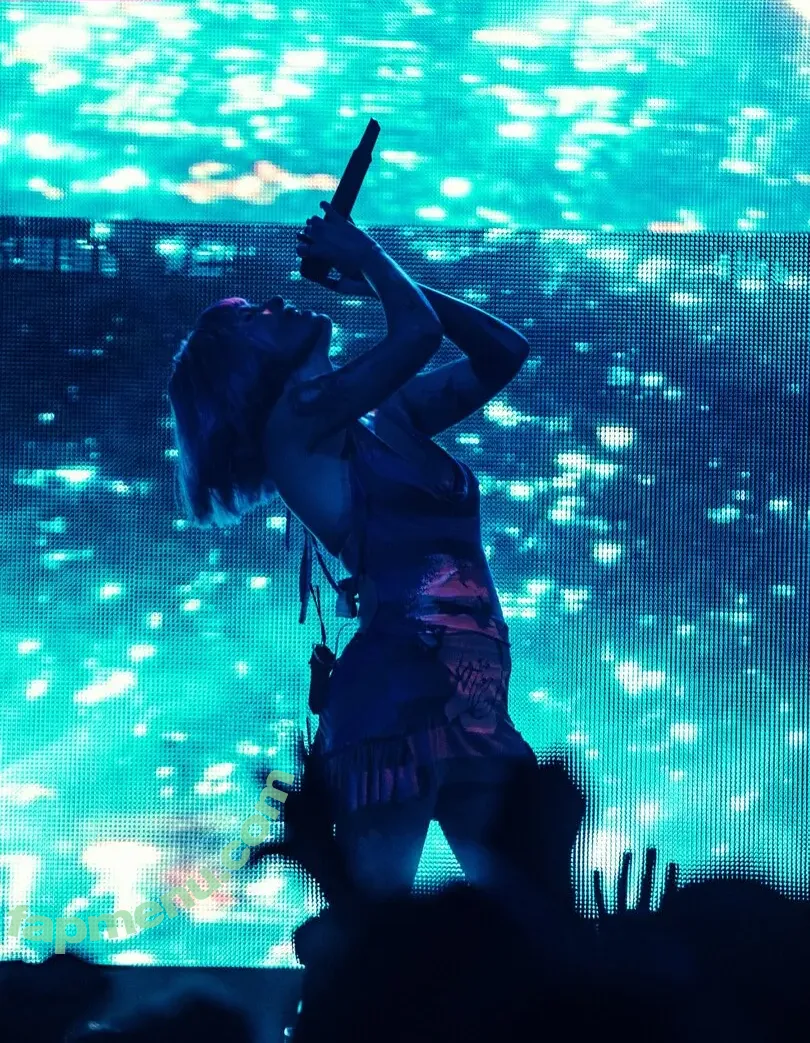 Halsey nude photo #1404 (iamhalsey)