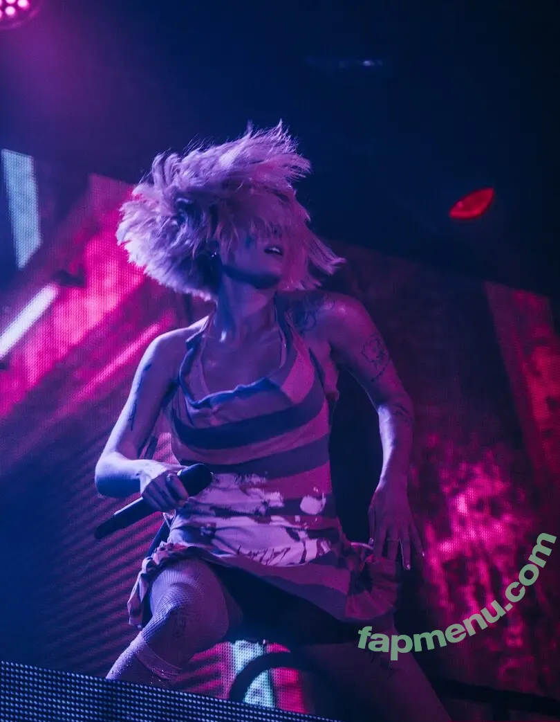 Halsey nude photo #1407 (iamhalsey)