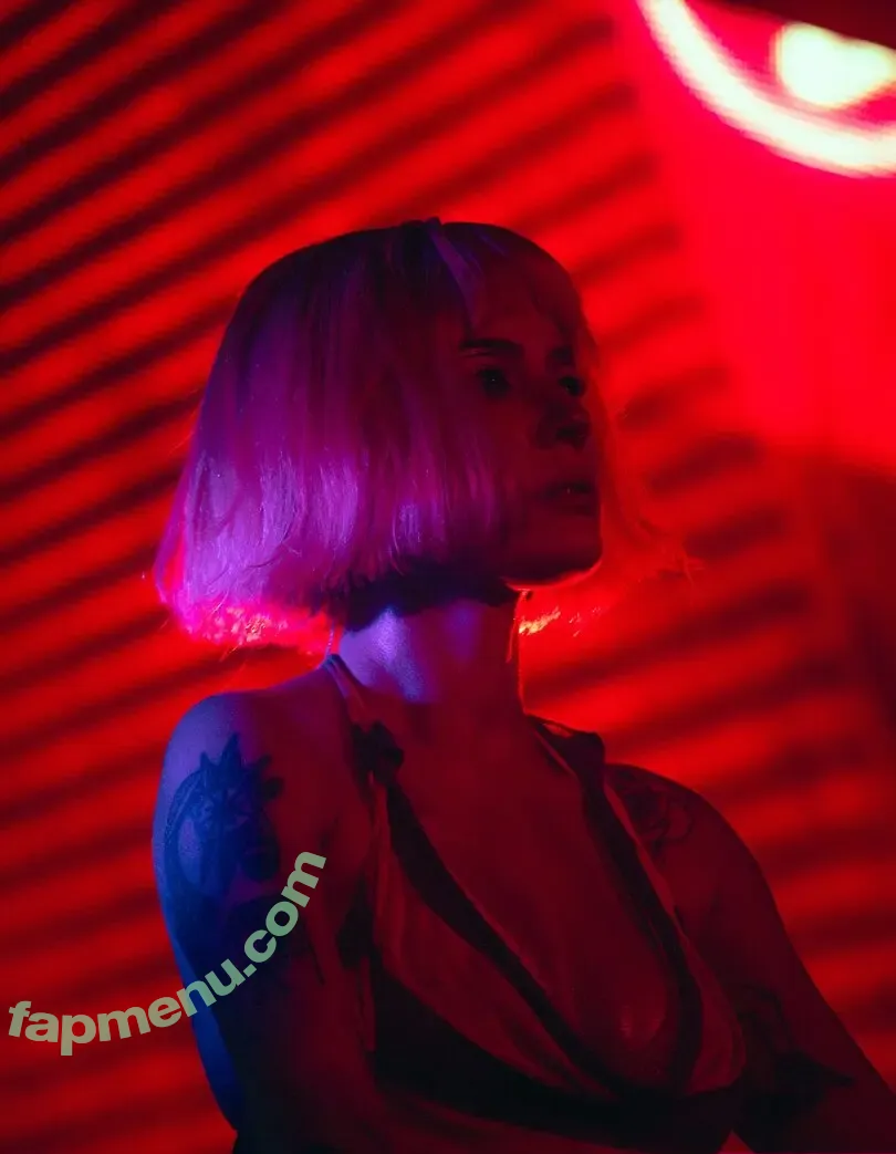 Halsey nude photo #1408 (iamhalsey)