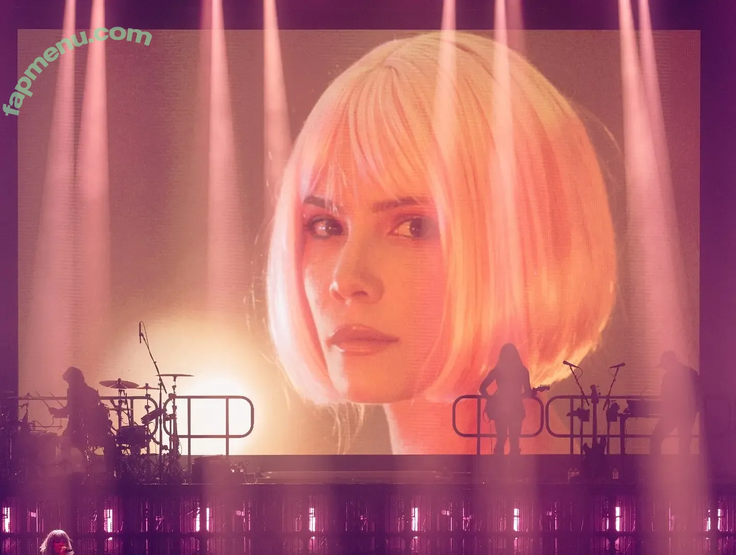 Halsey nude photo #1411 (iamhalsey)