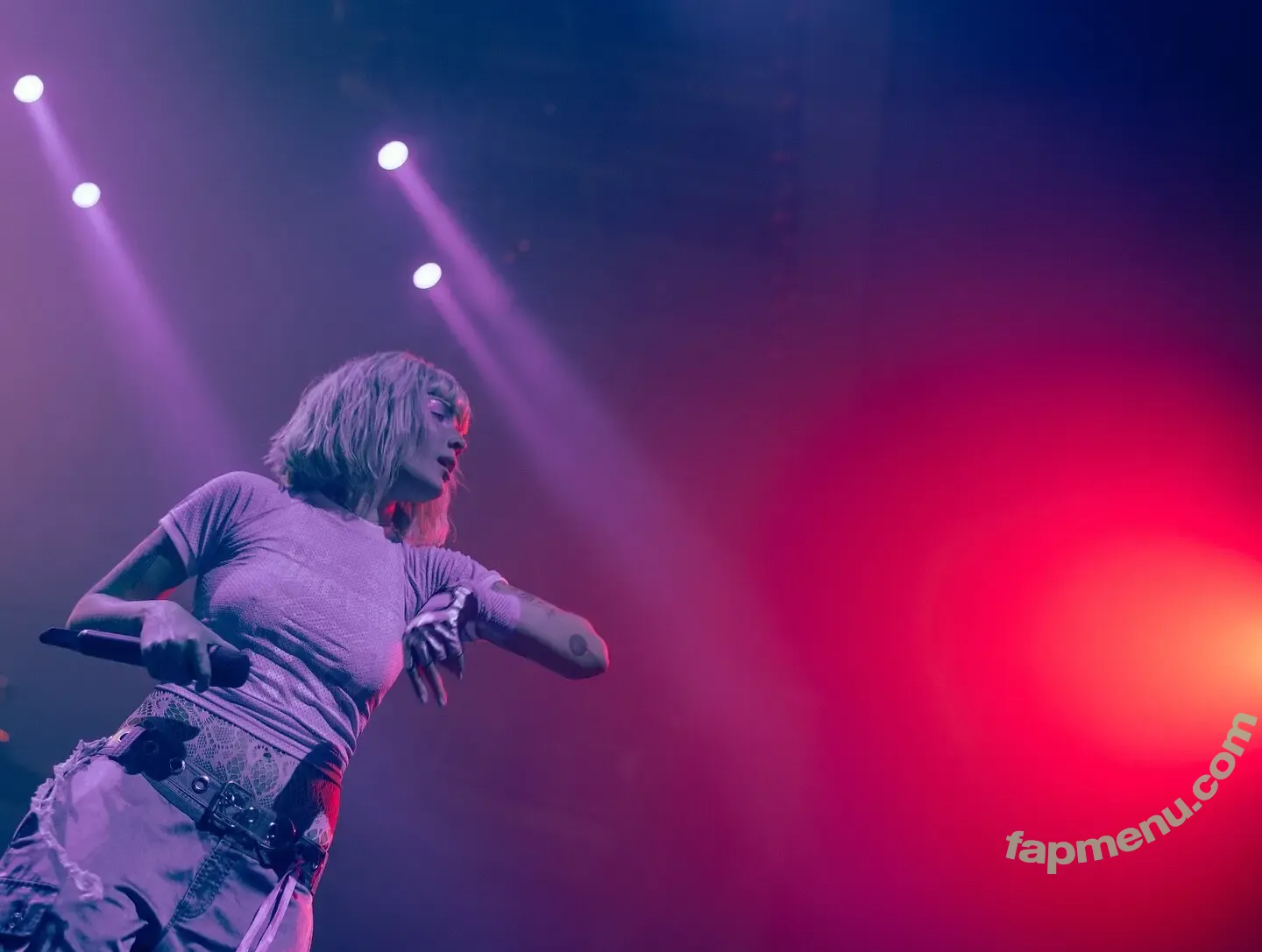 Halsey nude photo #1412 (iamhalsey)