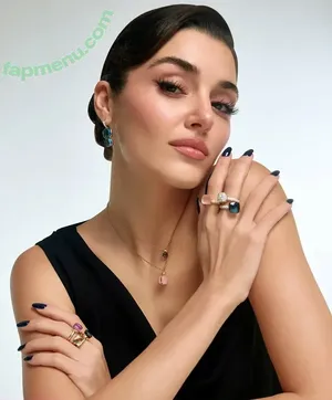 Hande Ercel / handemiyy nude photo #0290