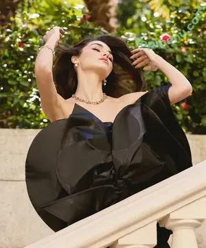 Hande Ercel / handemiyy nude photo #0295