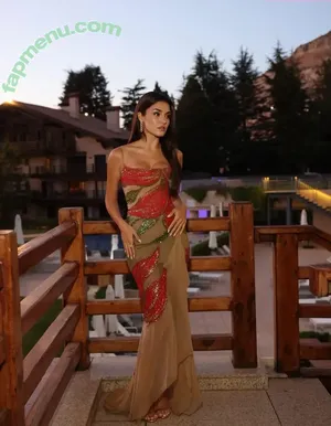 Hande Ercel / handemiyy nude photo #0325