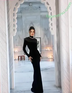 Hande Ercel / handemiyy nude photo #0335