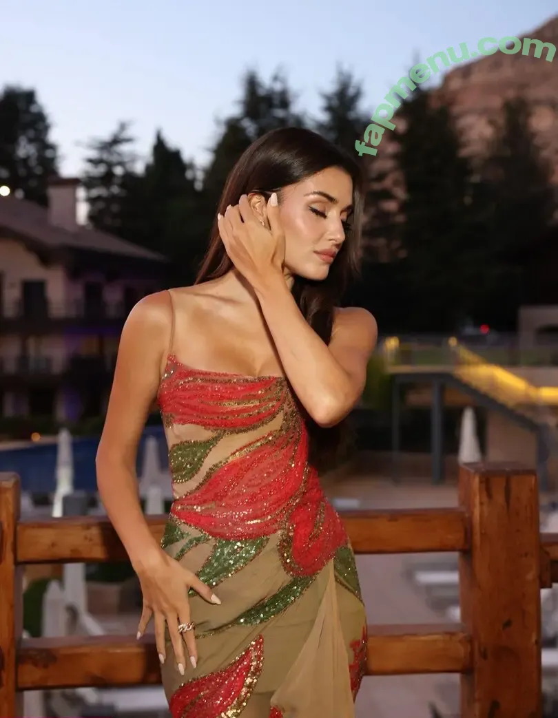 Hande Ercel nude photo #0321 (handemiyy)