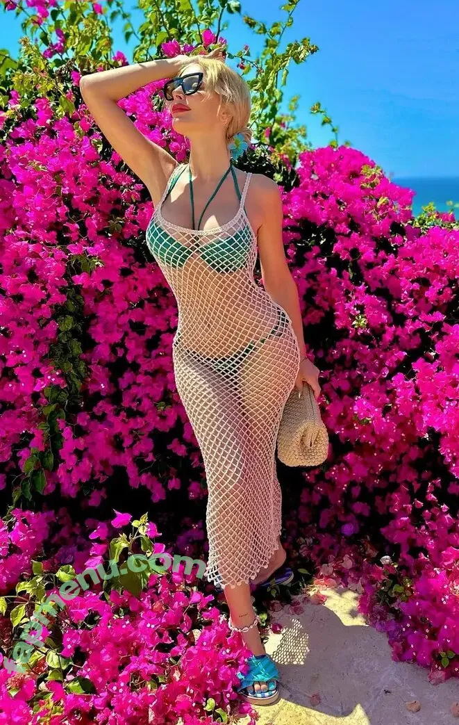 Hande Sarıoğlu nude photo #0002 (Hande Sarıoğlu)