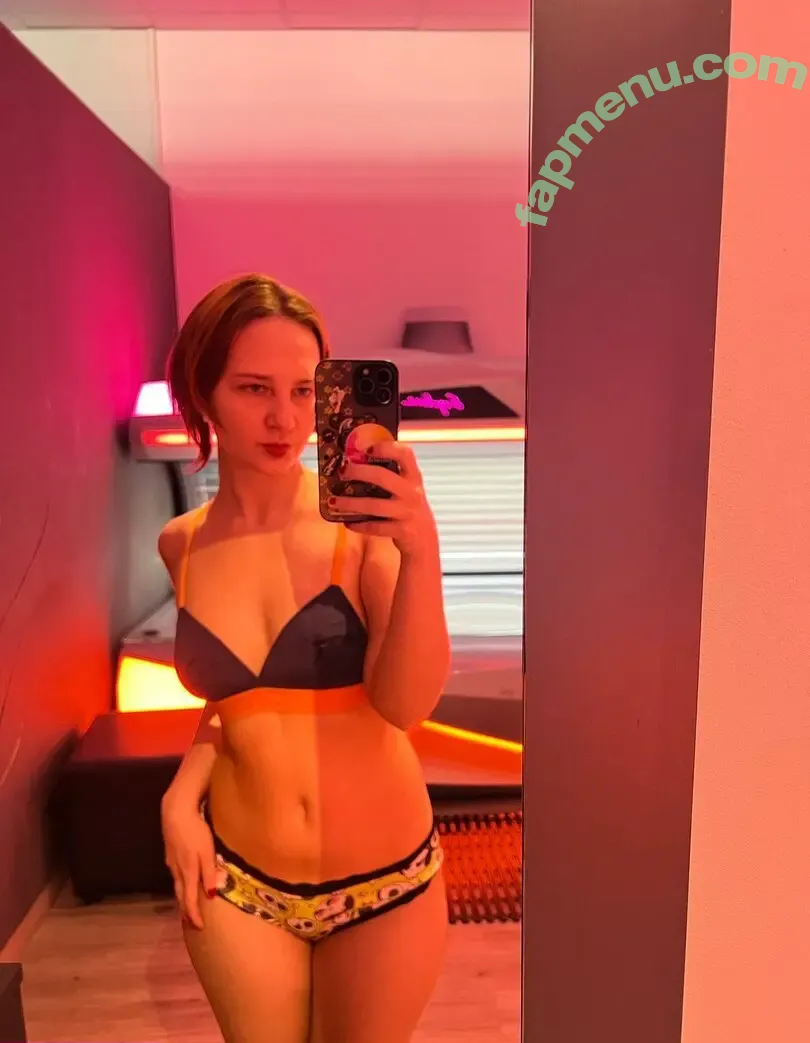 Hankalski nude photo #0003 (Hankalski)