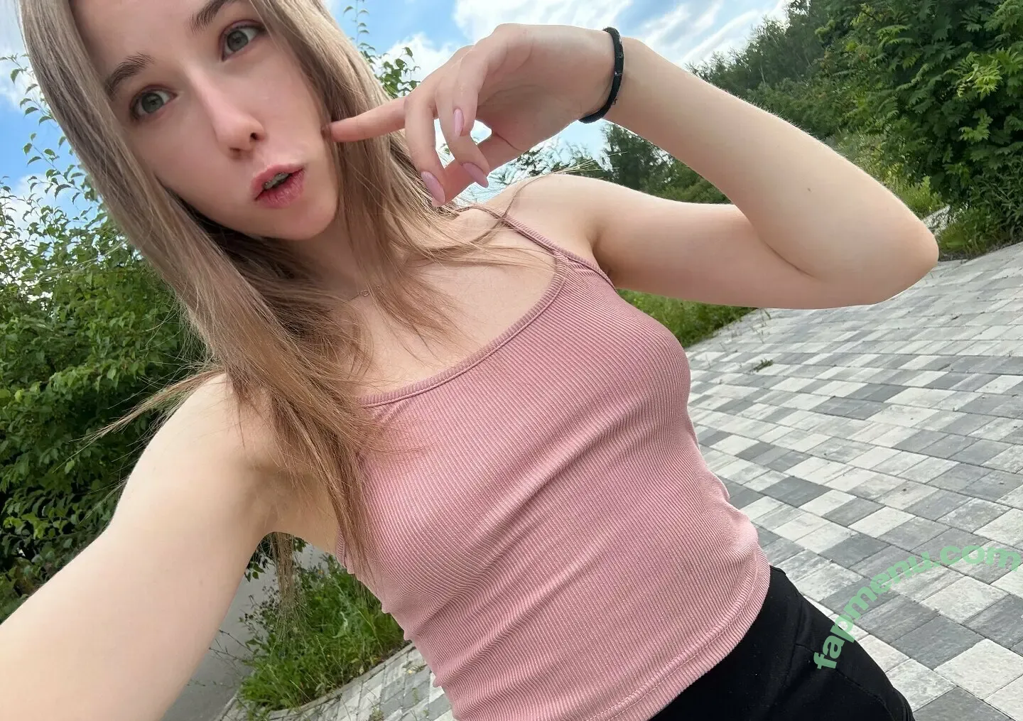 hannababyface nude photo #0040 (hannahbabyface)