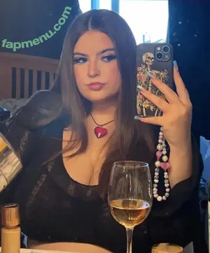 Hannah C / hannahcofficial / hannahnextdoor95 nude photo #0516