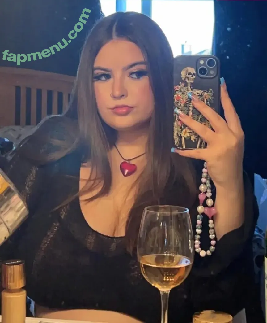 Hannah C nude photo #0516 (hannahcofficial / hannahnextdoor95)