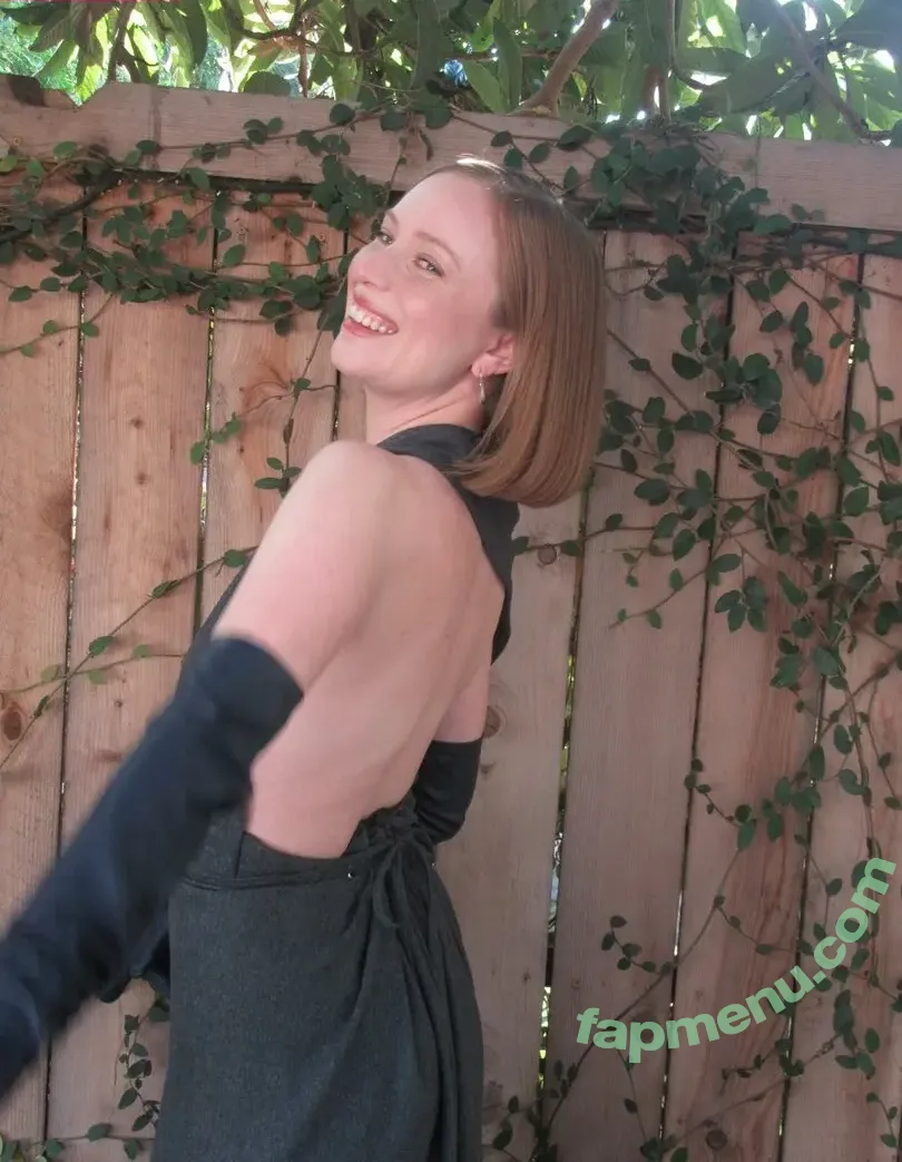 Hannah Einbinder nude photo #0187 (hannaheinbinder)