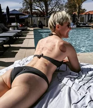 Hannah Hart / harto nude photo #0026