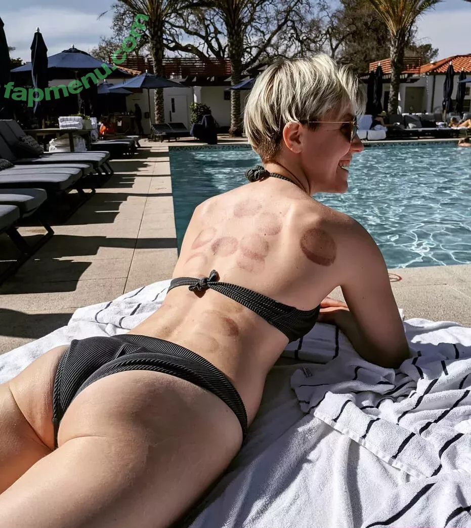 Hannah Hart nude photo #0026 (harto)