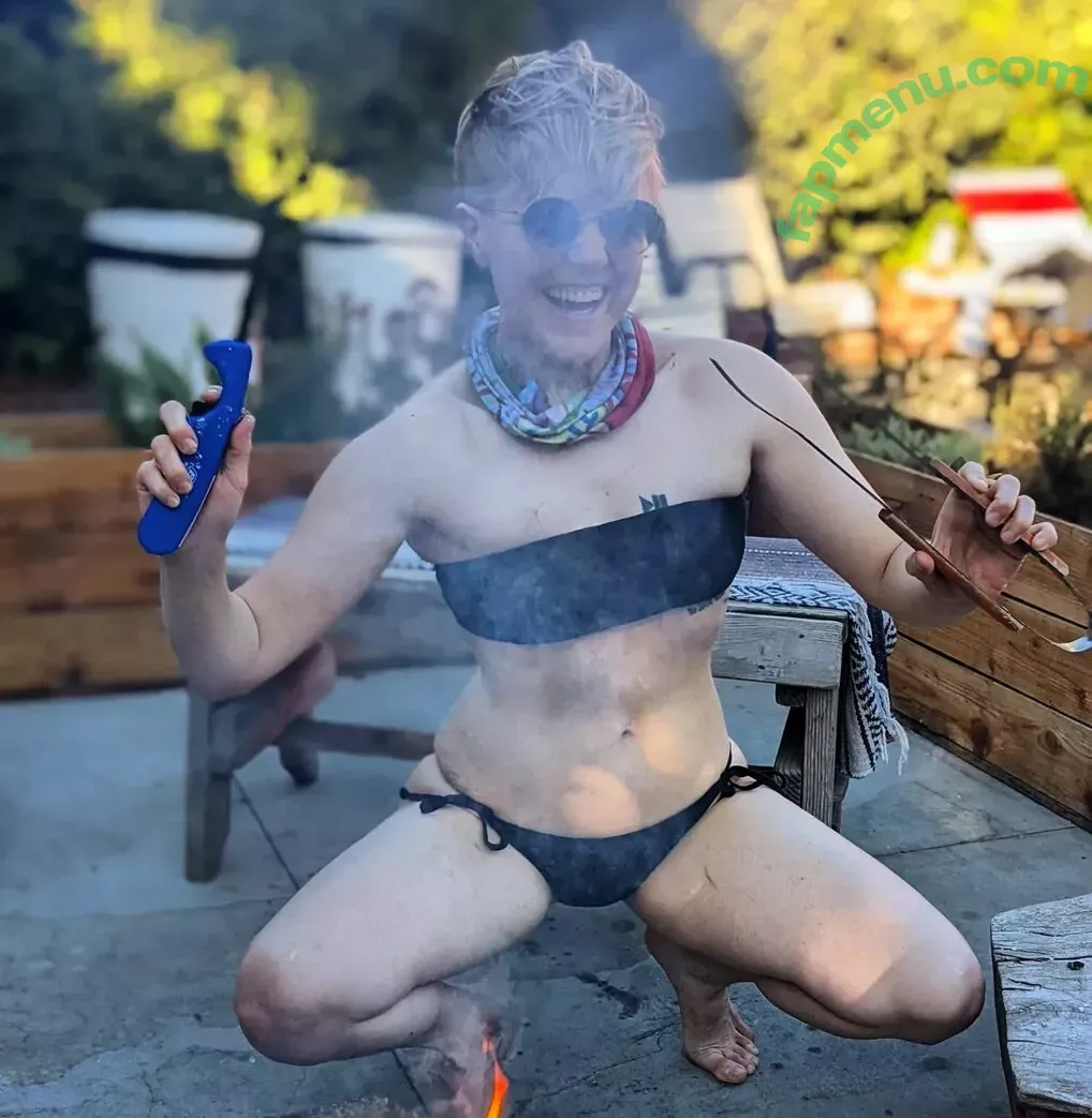 Hannah Hart nude photo #0031 (harto)