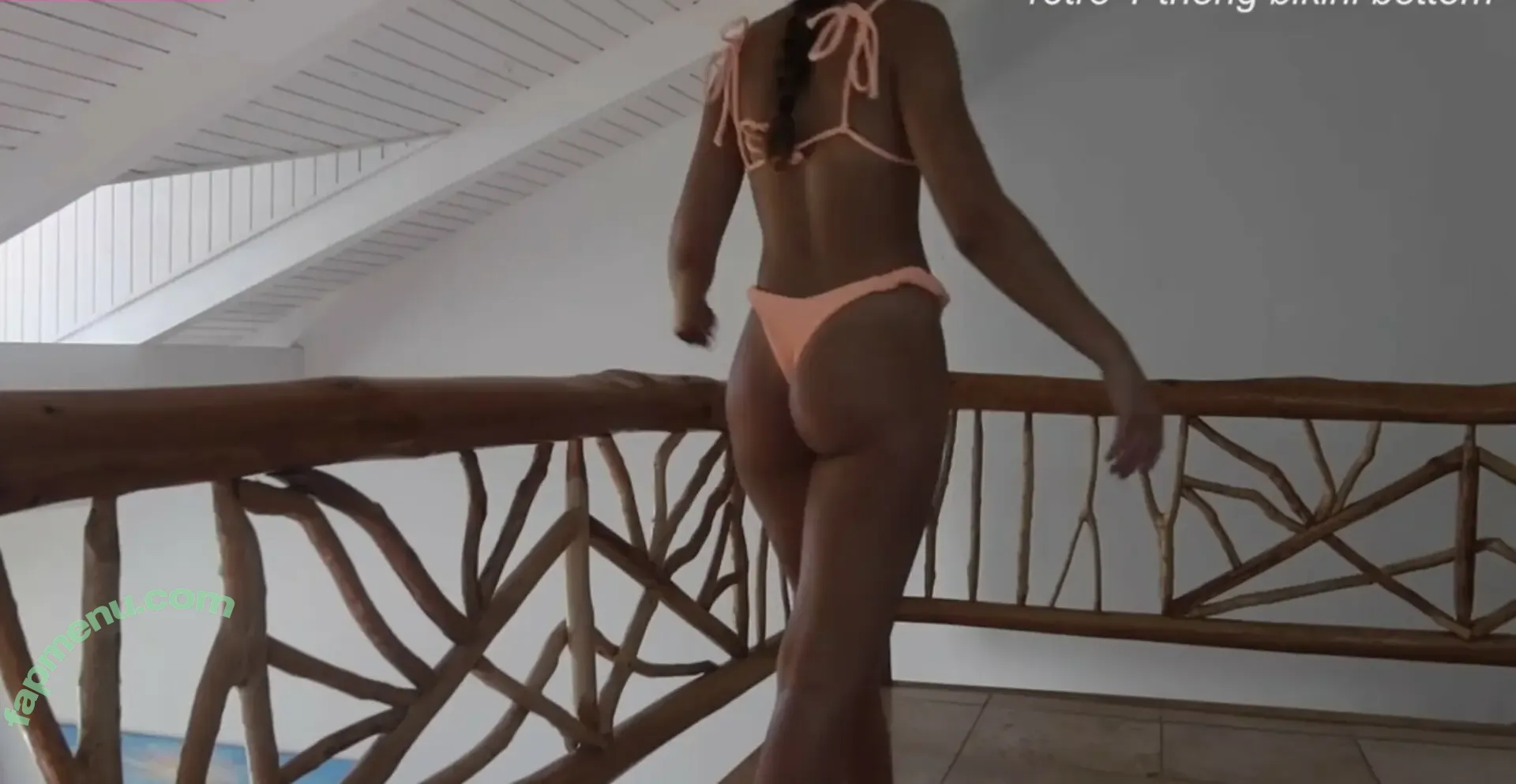 Hannah Meloche nude photo #0099 (hannahmeloche)
