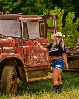 Hannah Murrell / hannahlee00 / hannahmurre11 / twinnumber_one nude photo #0223