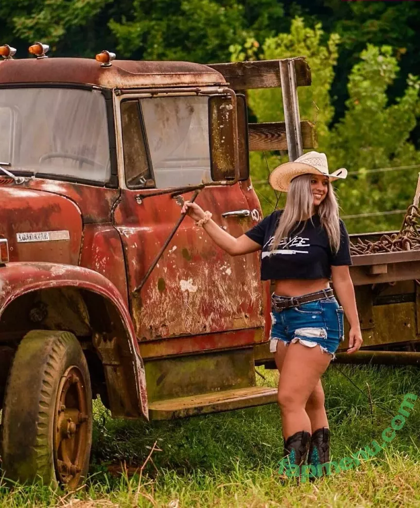 Hannah Murrell nude photo #0223 (hannahlee00 / hannahmurre11 / twinnumber_one)