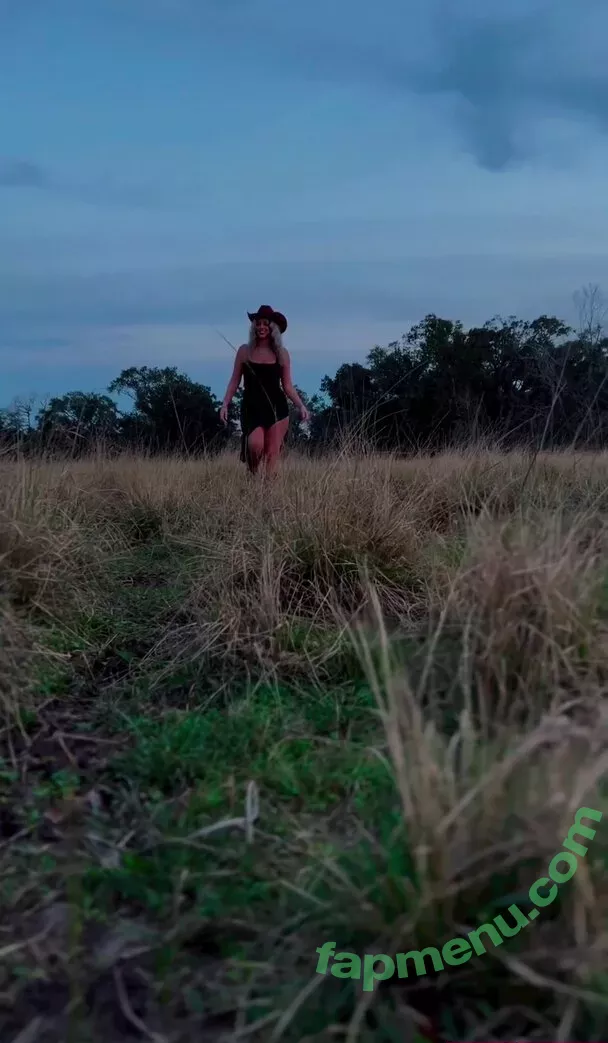 Hannah Murrell nude photo #0266 (hannahlee00 / hannahmurre11 / twinnumber_one)