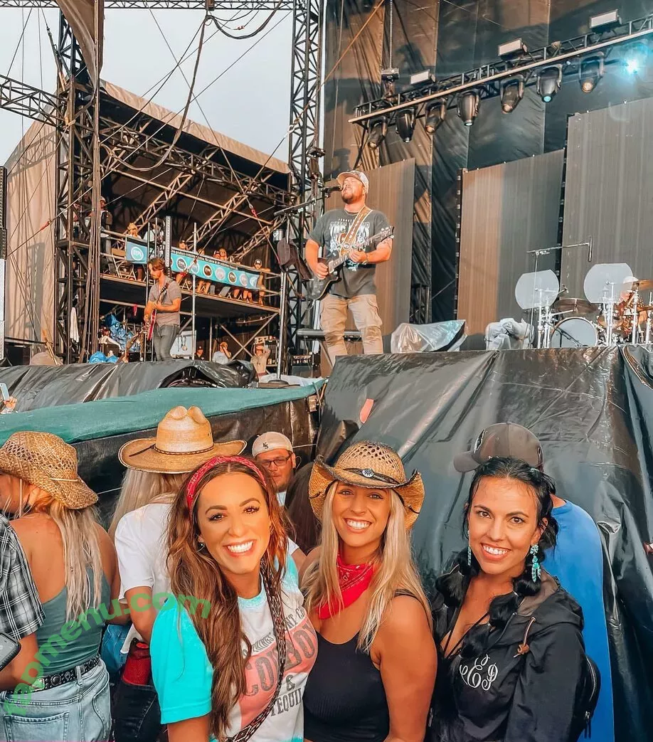 Hannah Murrell nude photo #0288 (hannahlee00 / hannahmurre11 / twinnumber_one)