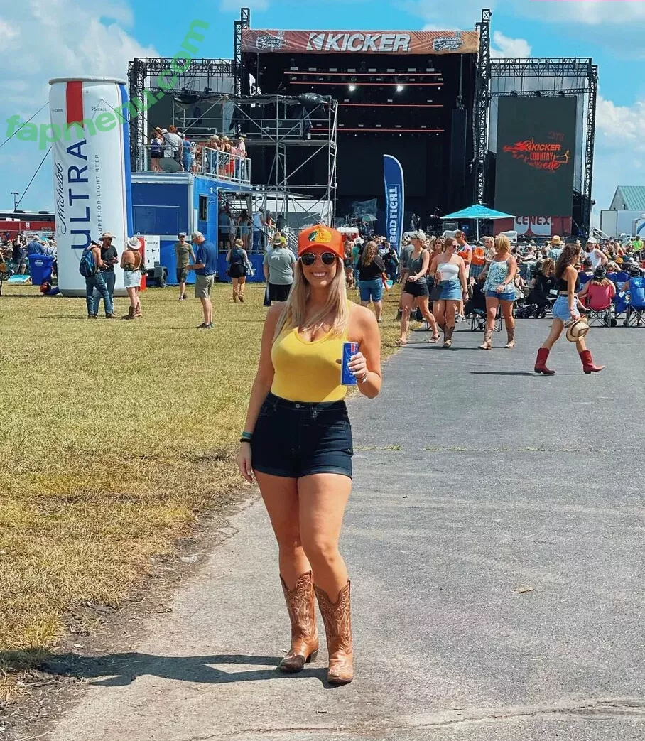 Hannah Murrell nude photo #0289 (hannahlee00 / hannahmurre11 / twinnumber_one)