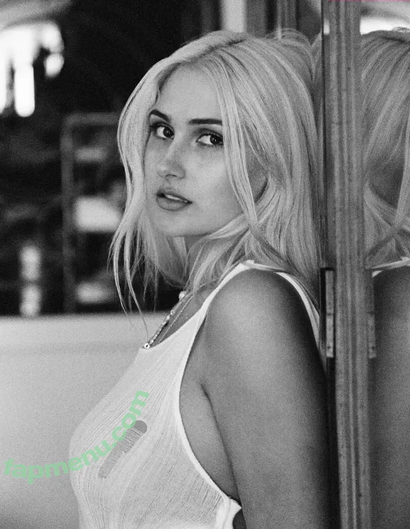 Hannah Ridgeway nude photo #0060 (hanridge)