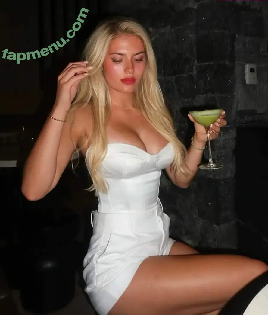 Hannah White nude photo #0020 (hannahhwhite__ / hannahwhite)