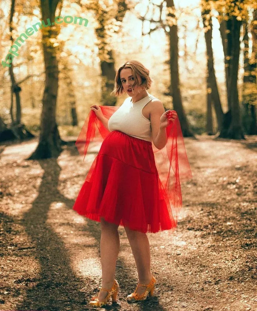 Hannah Witton nude photo #0003 (hannahwitton)