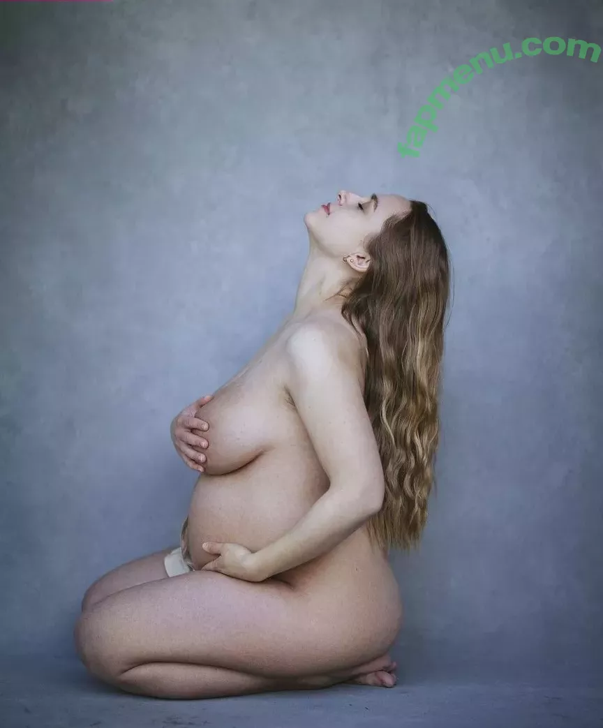 Hannah Witton nude photo #0025 (hannahwitton)