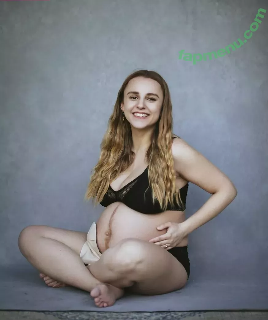 Hannah Witton nude photo #0040 (hannahwitton)