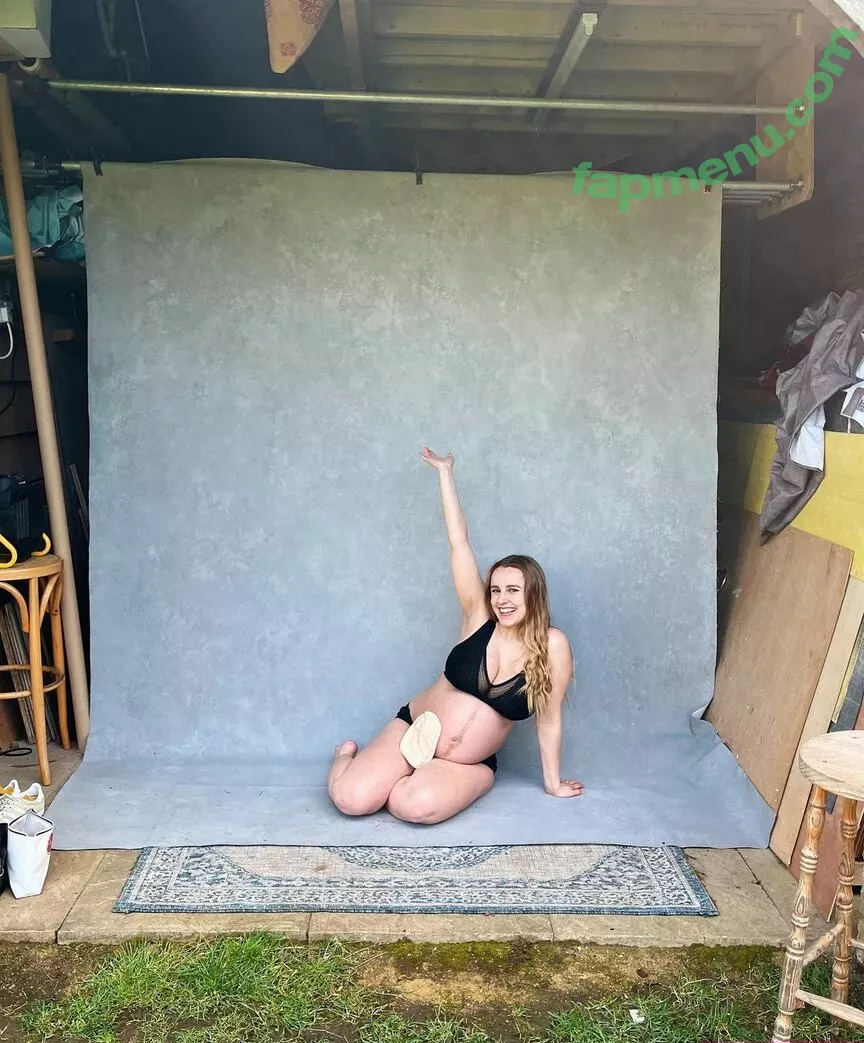 Hannah Witton nude photo #0041 (hannahwitton)