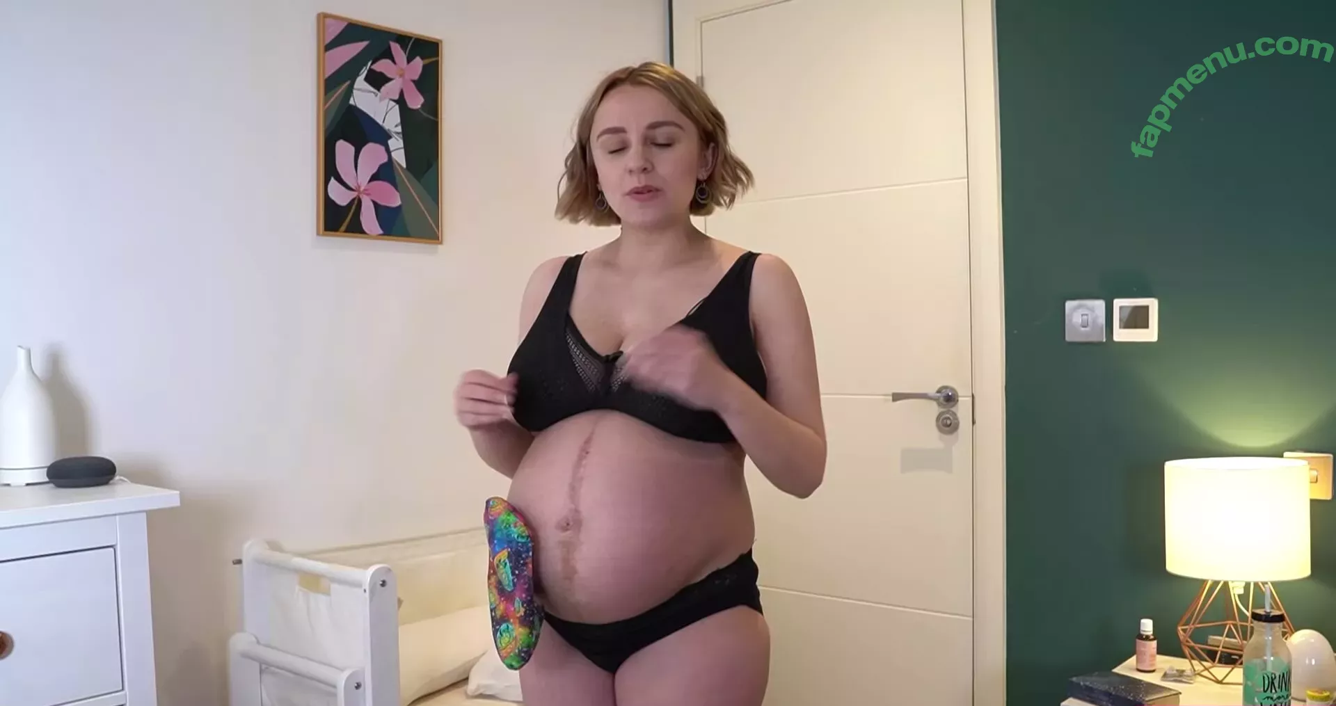 Hannah Witton nude photo #0047 (hannahwitton)