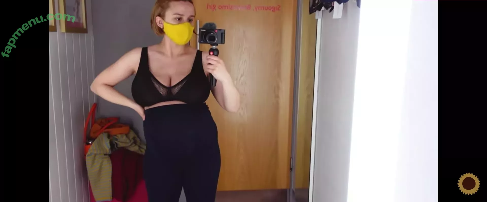 Hannah Witton nude photo #0049 (hannahwitton)