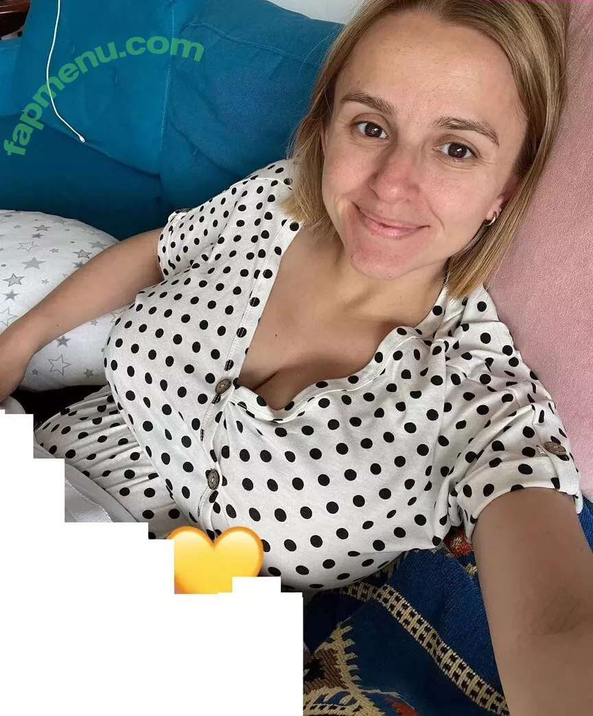 Hannah Witton nude photo #0059 (hannahwitton)