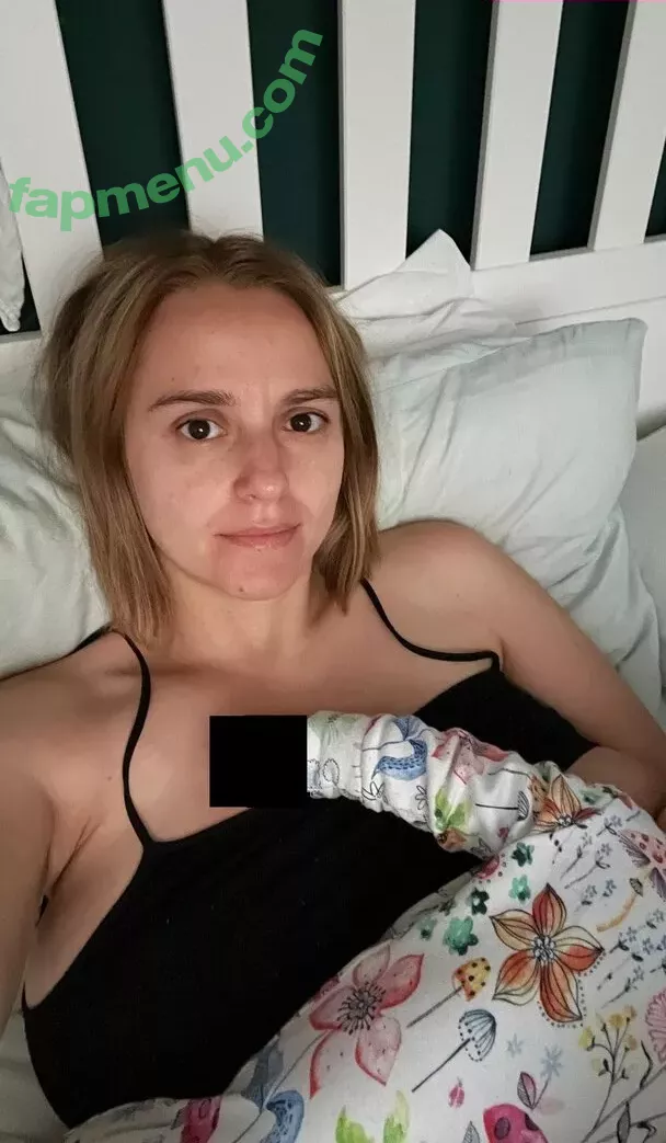 Hannah Witton nude photo #0073 (hannahwitton)